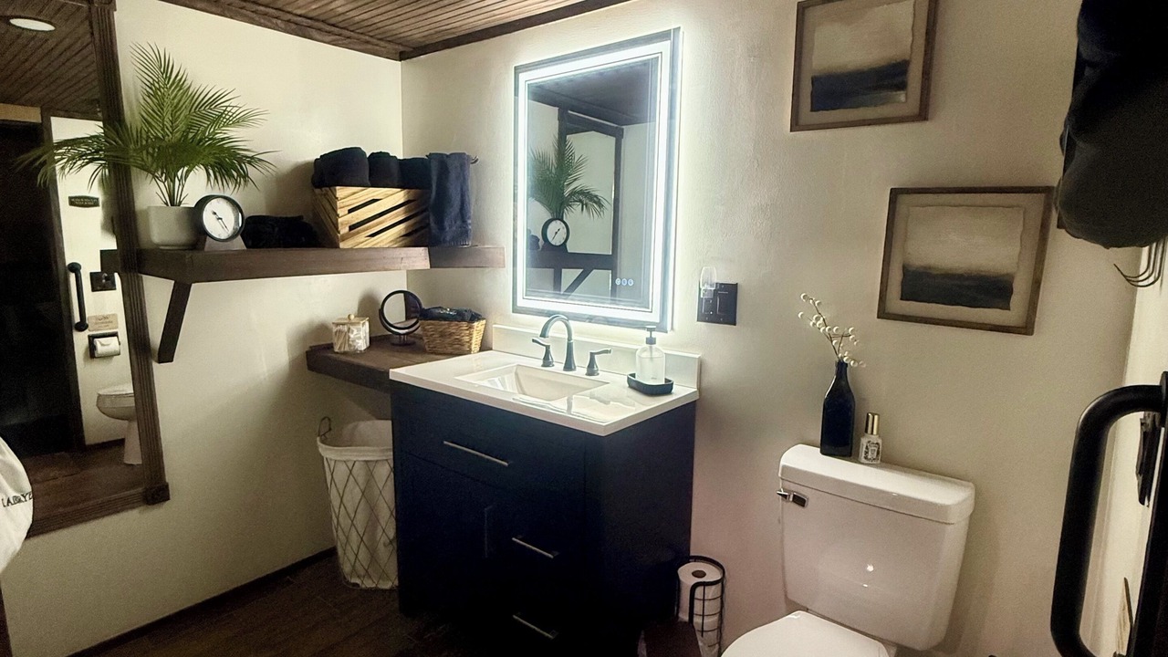 Photo of Bathroom in Nahunta