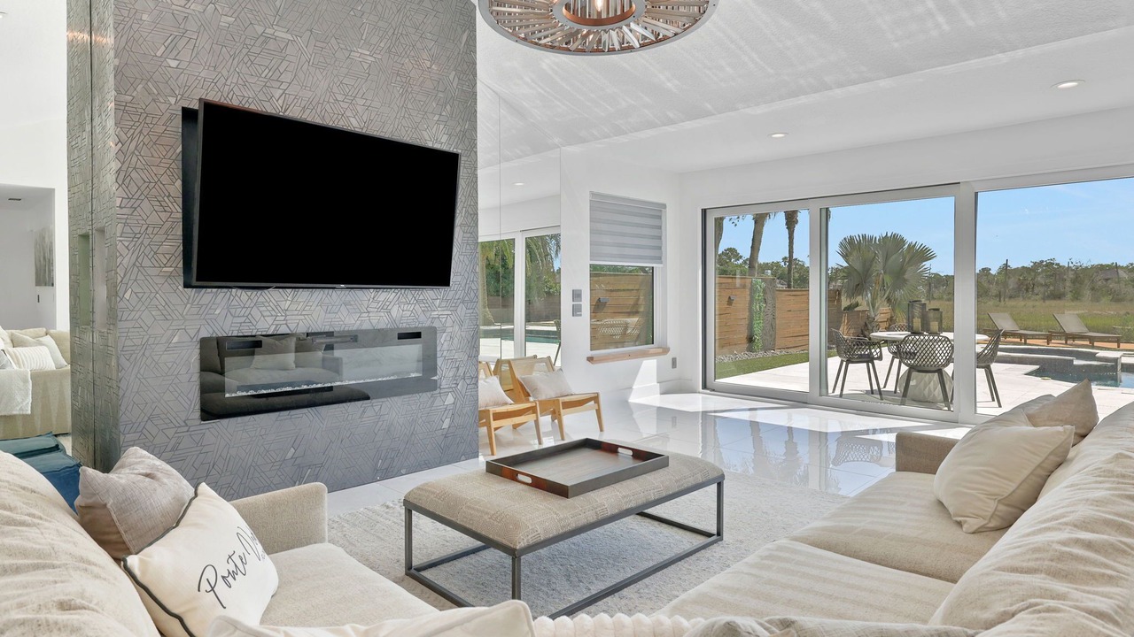 Photo of Livingroom in Palm Valley