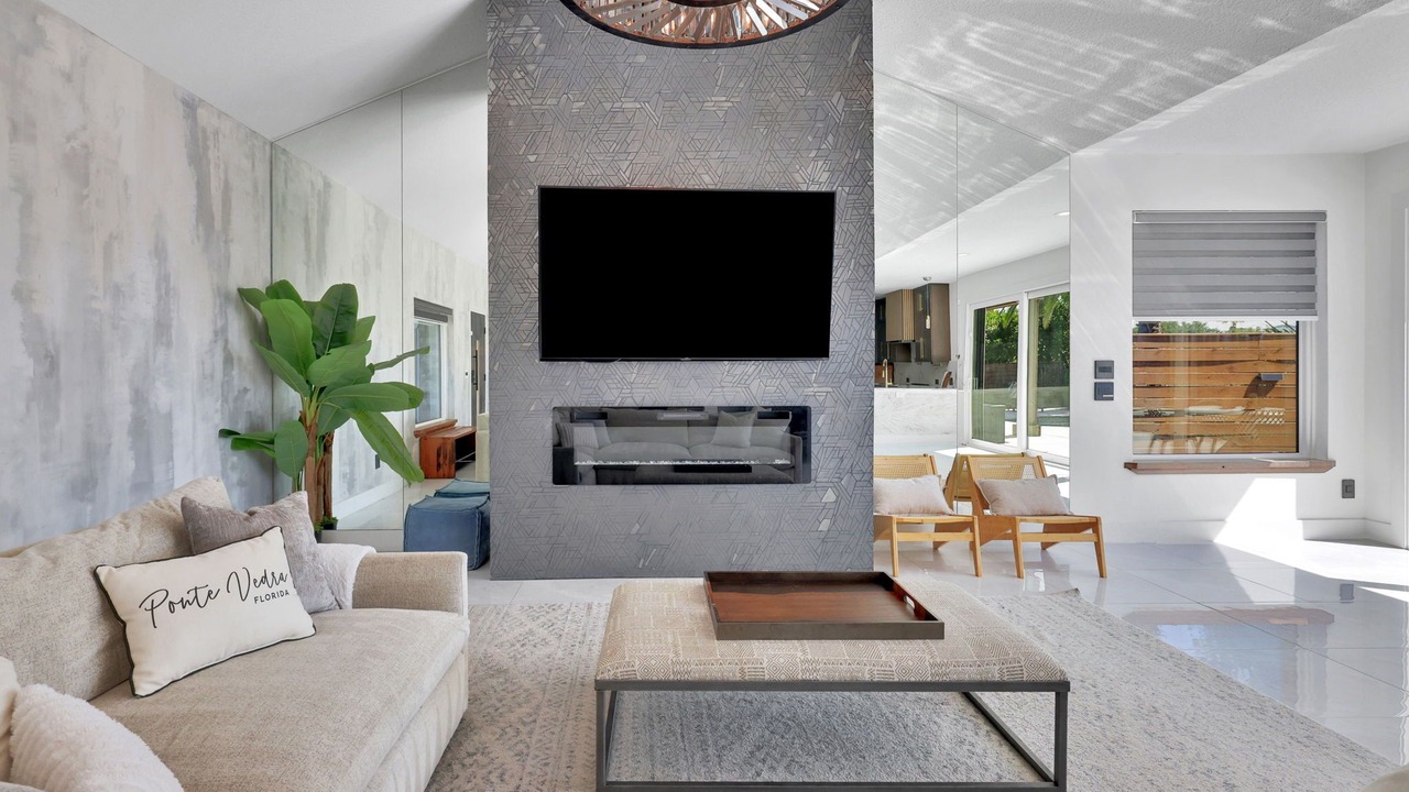 Photo of Livingroom in Palm Valley
