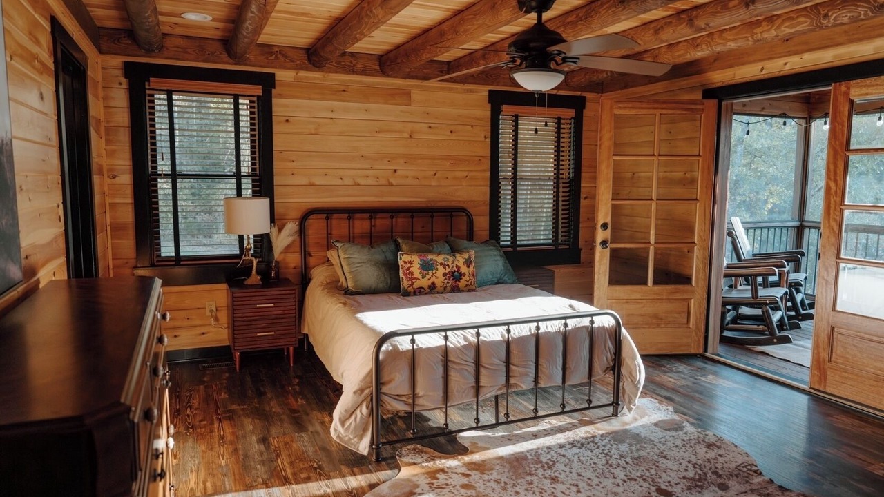 Photo of Bedroom in LaGrange