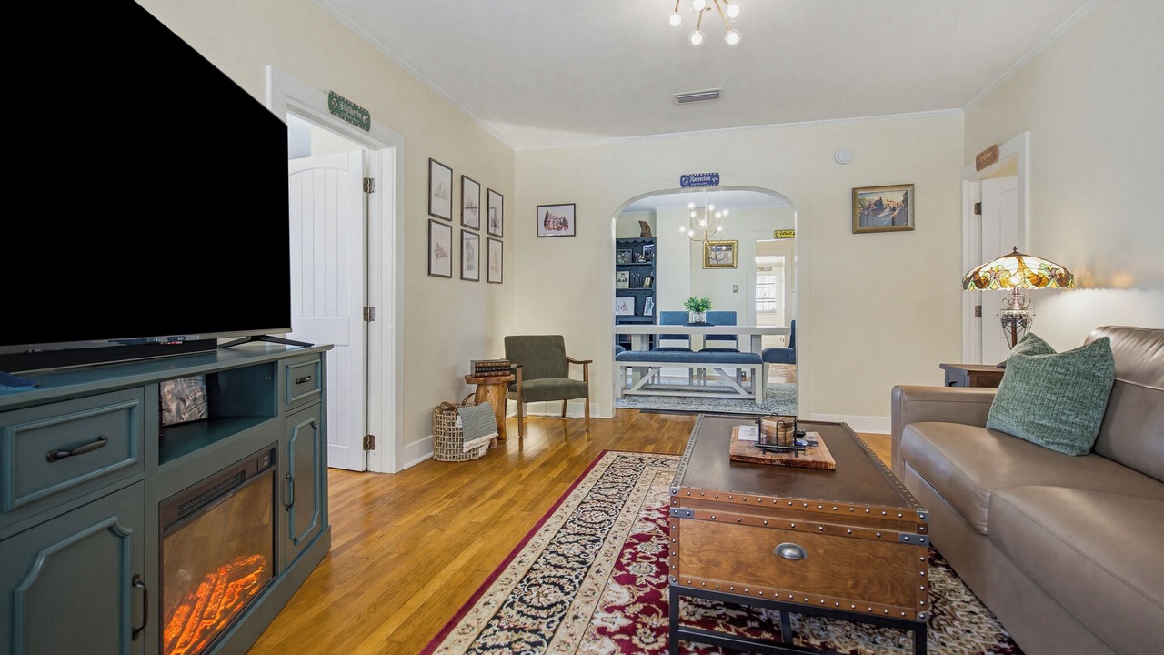 Photo of Livingroom in Foley