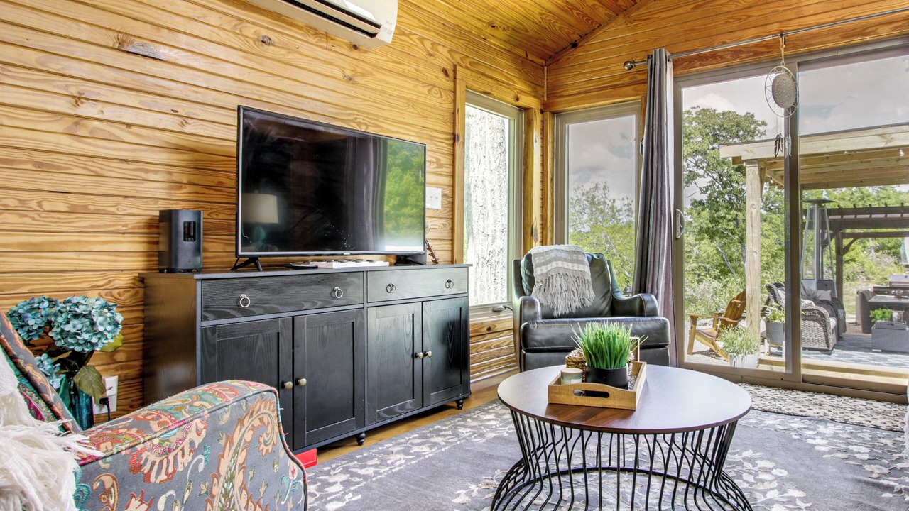 Photo of Livingroom in Rogersville