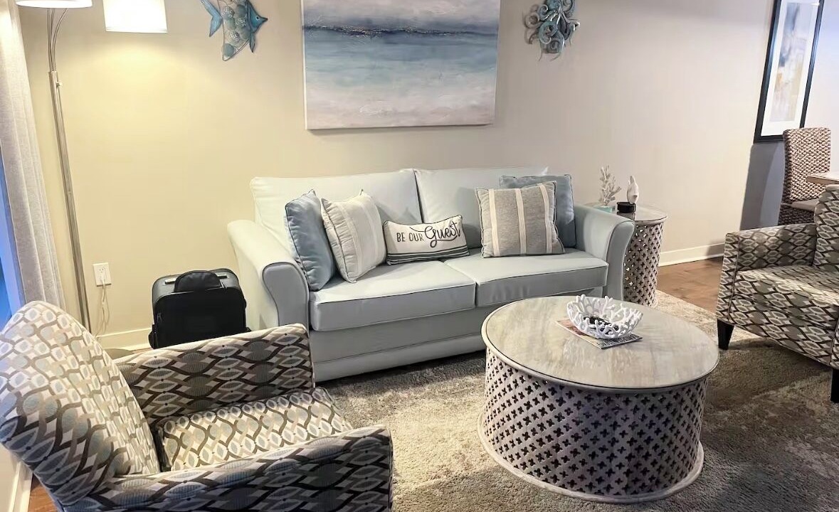 Photo of Livingroom in Baytowne Wharf