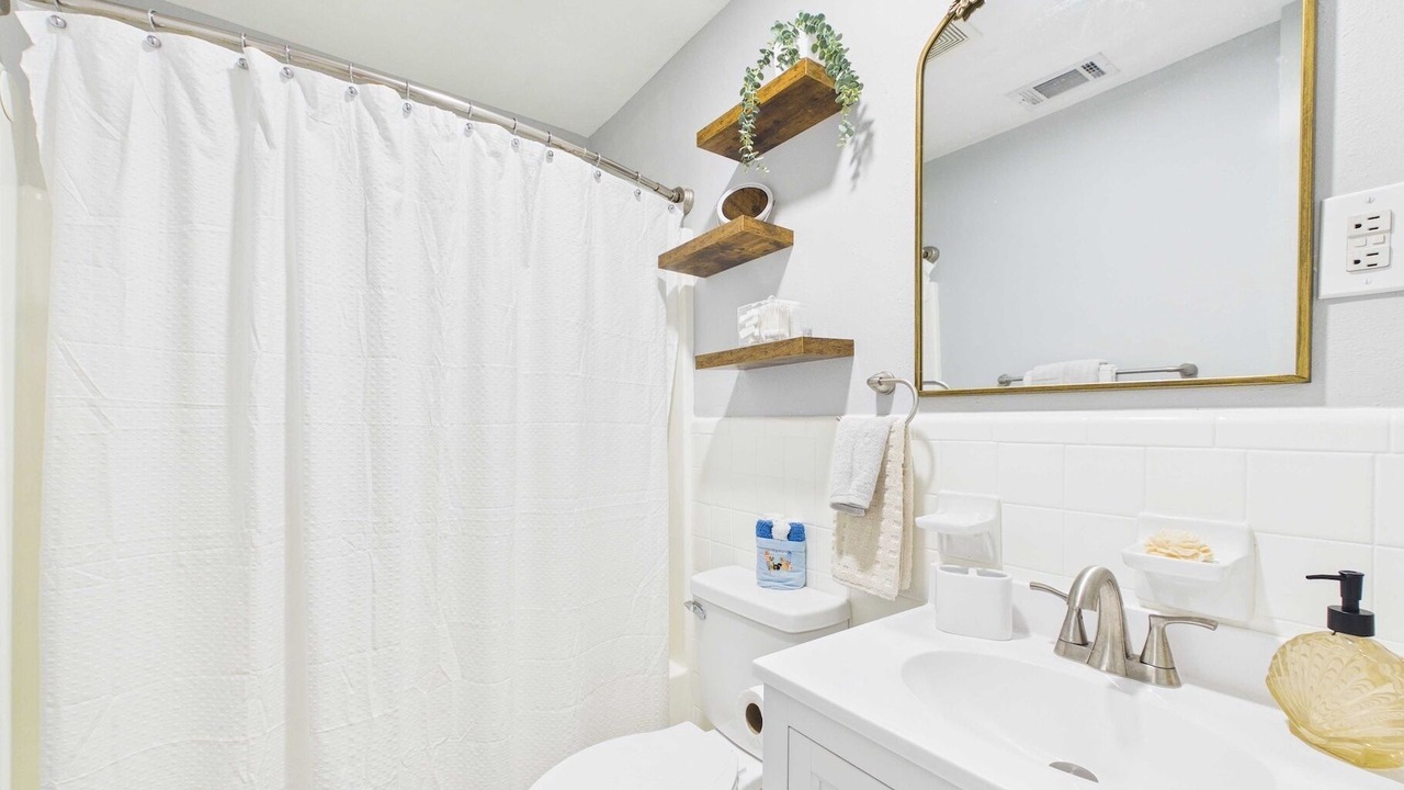 Photo of Bathroom in Ocean Springs
