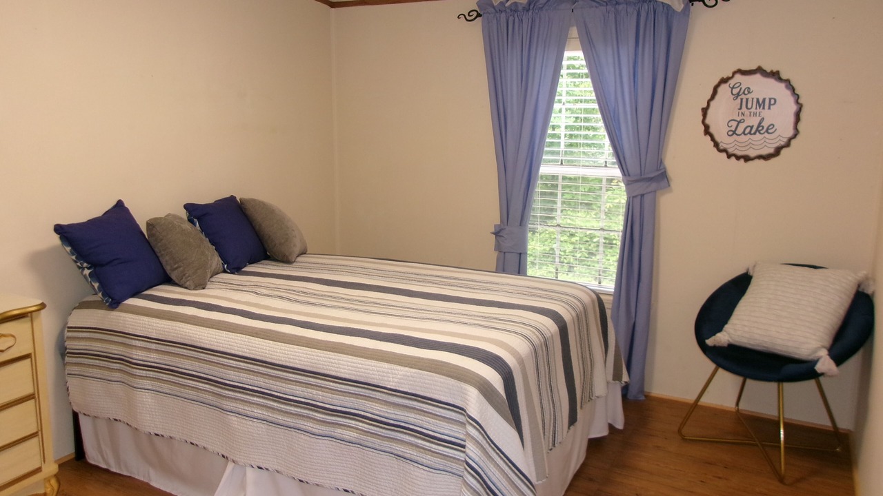 Photo of Bedroom in Groveoak
