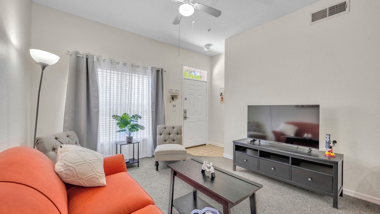 Photo of Livingroom in Venetian Bay Villages