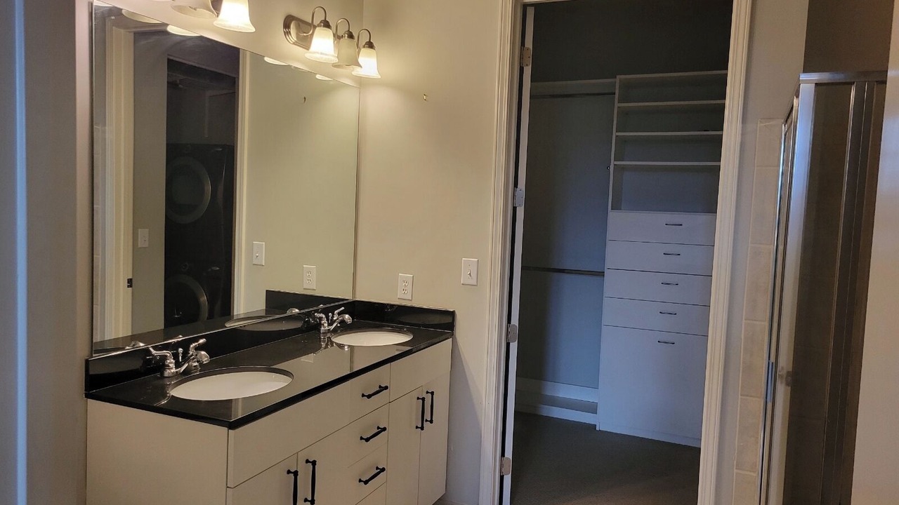 Photo of Bathroom in Lindbergh