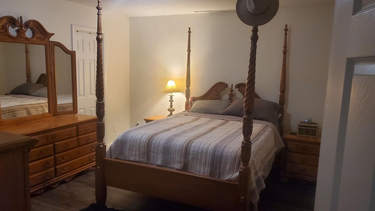 Photo of Bedroom in Mount Plymouth