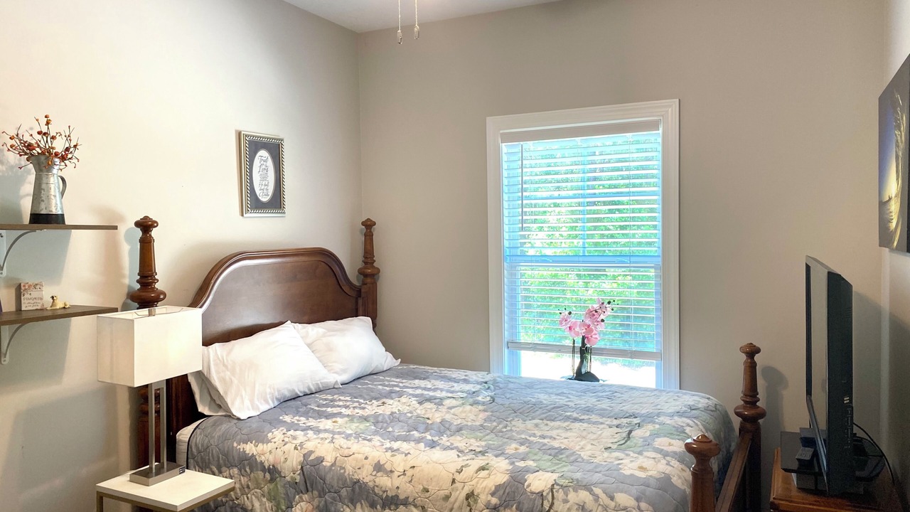 Photo of Bedroom in Appling