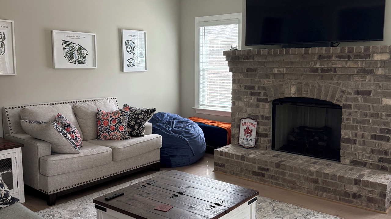 Photo of Livingroom in Auburn