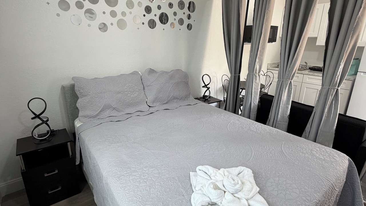 Photo of Bedroom in Azalea Park