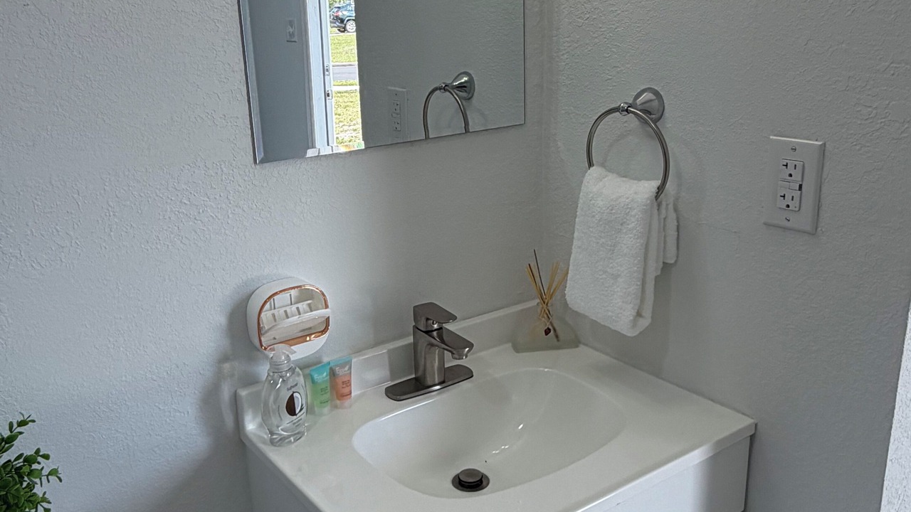 Photo of Bathroom in Azalea Park