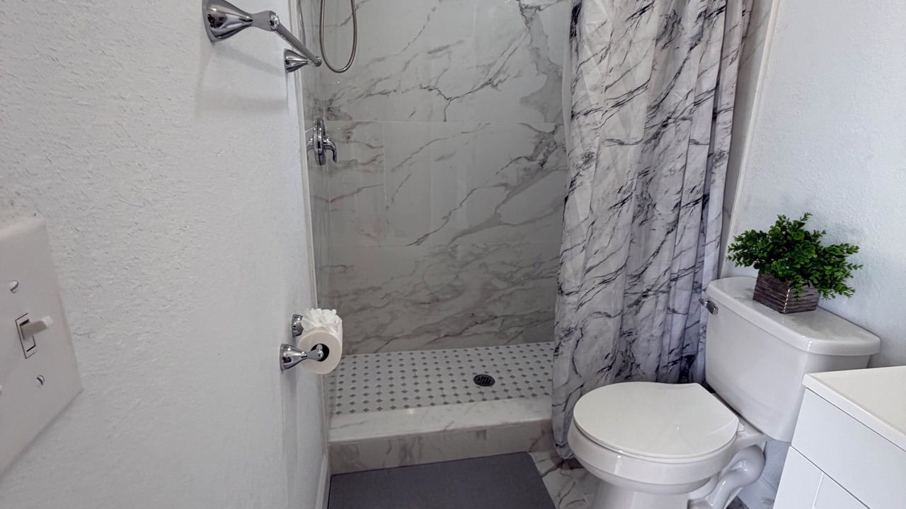 Photo of Bathroom in Azalea Park