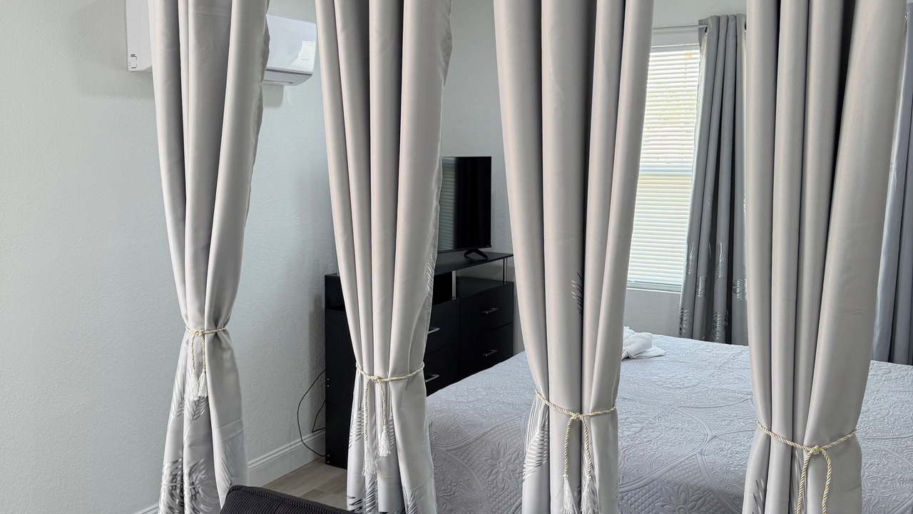 Photo of Bedroom in Azalea Park