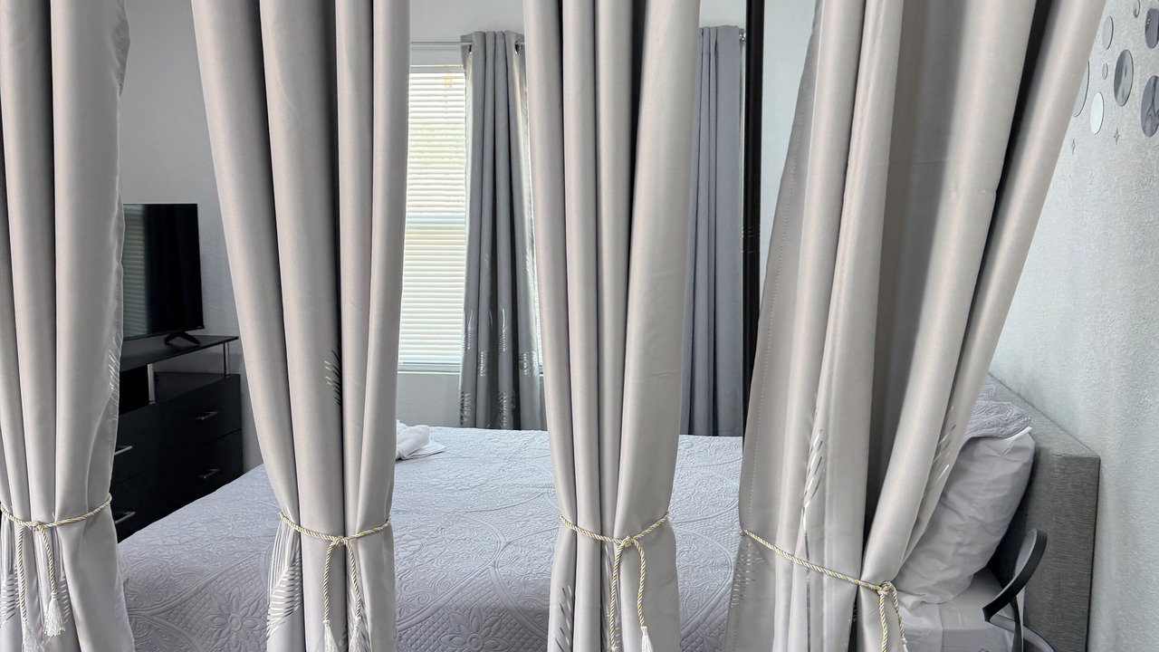 Photo of Bedroom in Azalea Park