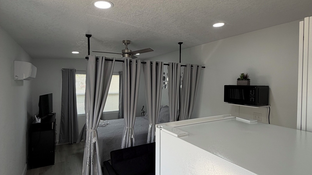 Photo of Bedroom in Azalea Park