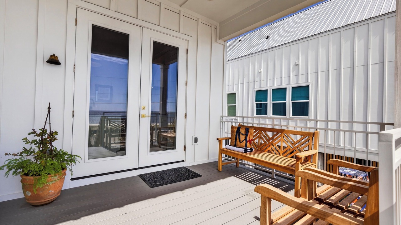 Photo of Patio Balcony in Henderson Point