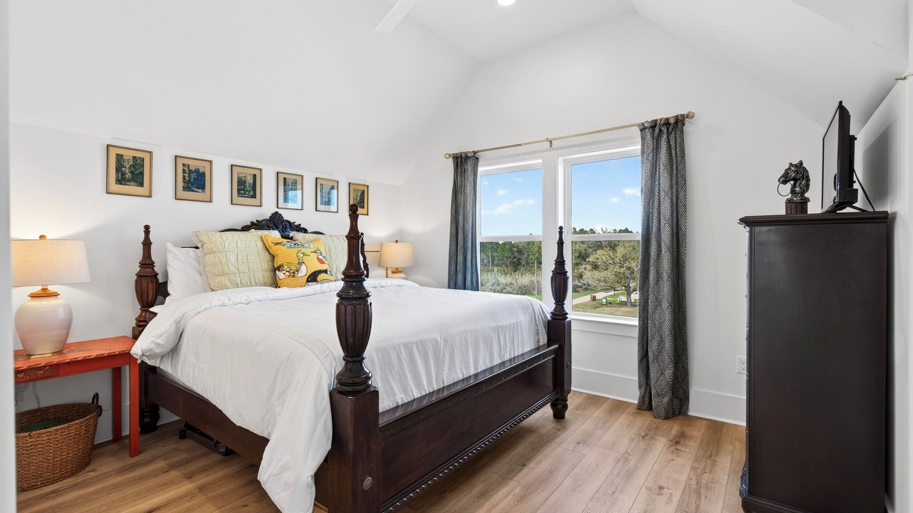 Photo of Bedroom in Henderson Point