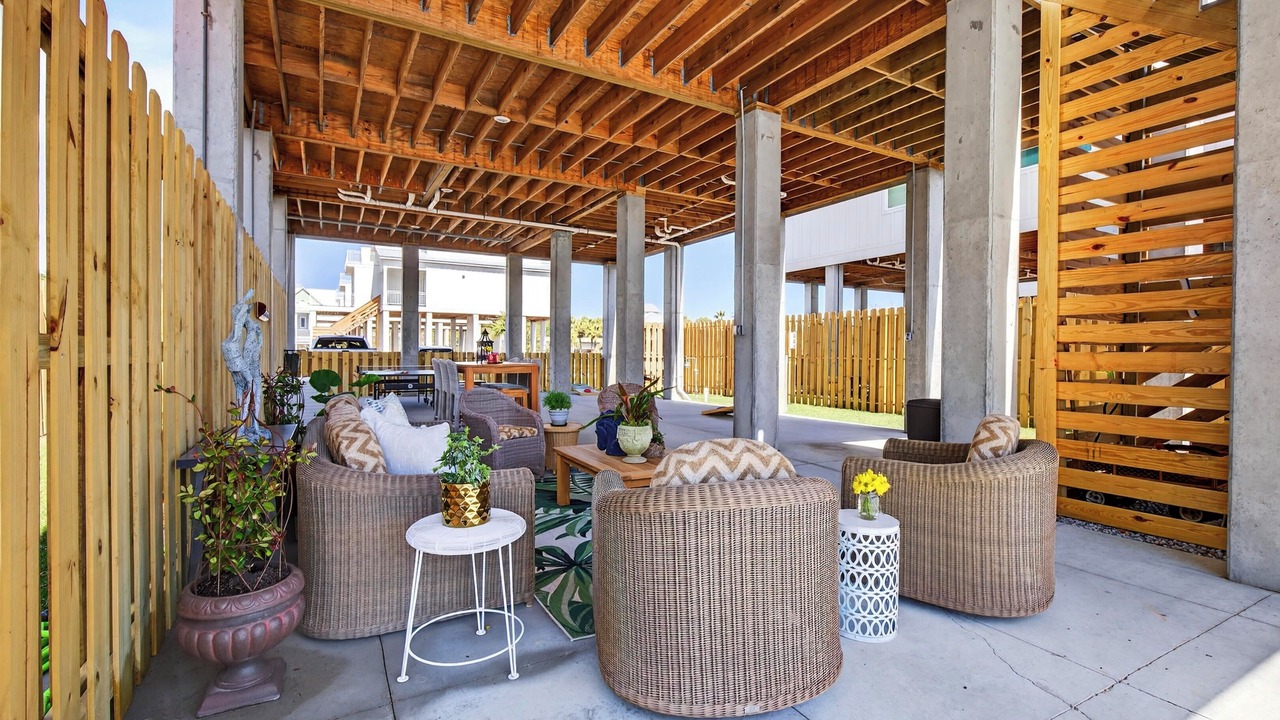 Photo of Patio Balcony in Henderson Point