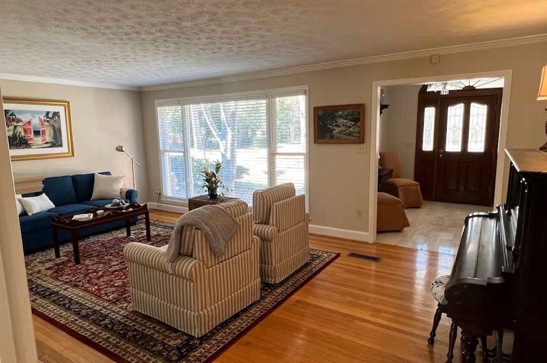 Photo of Livingroom in Pittsview