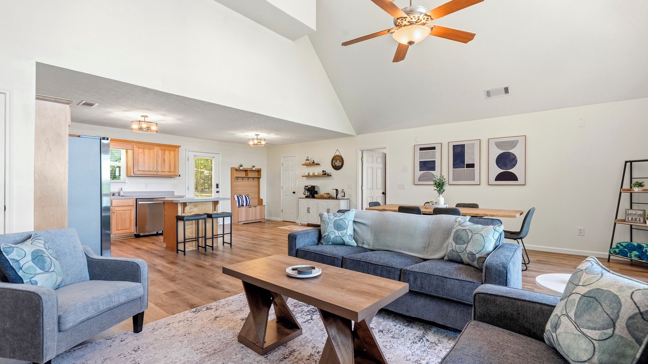 Photo of Livingroom in Lake Oconee