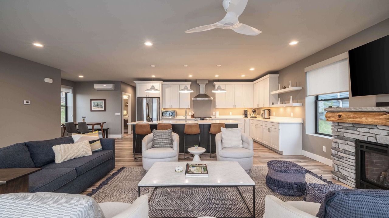 Photo of Livingroom in Lake Township