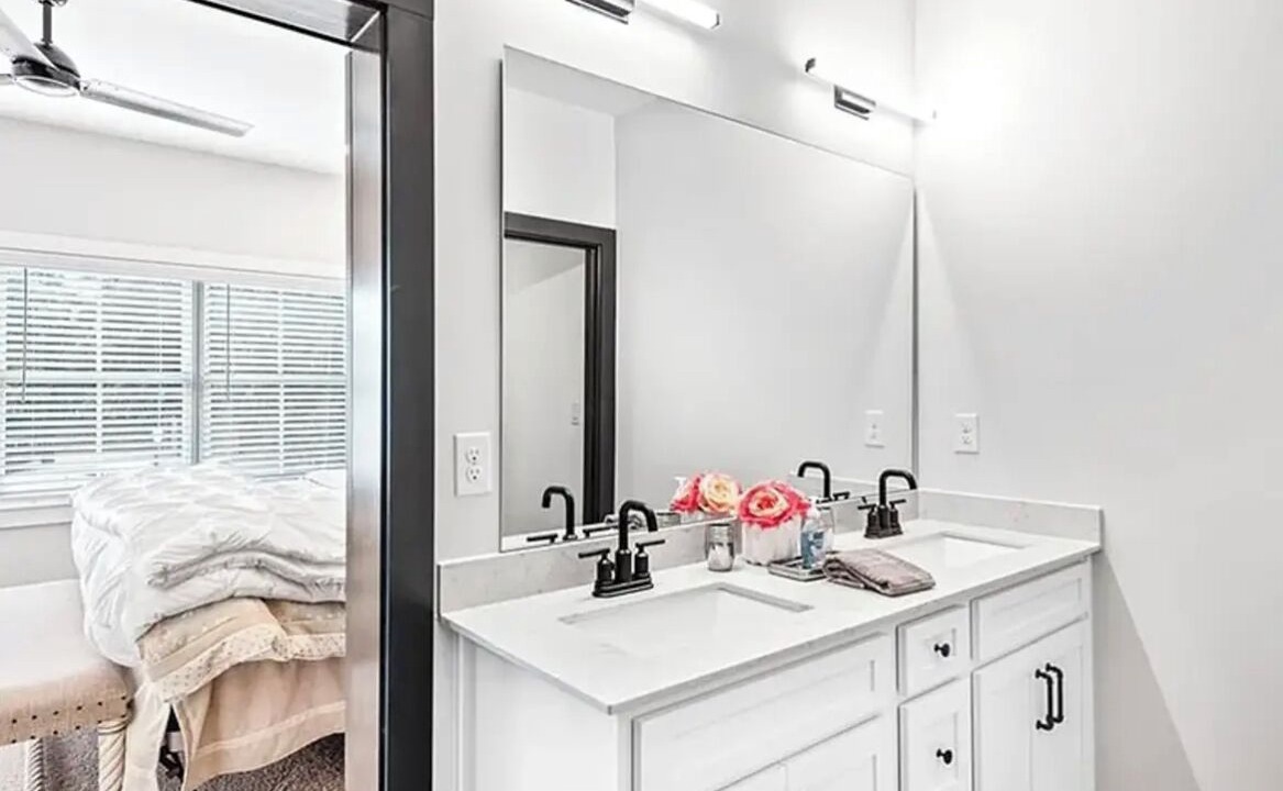 Photo of Bathroom in Hapeville