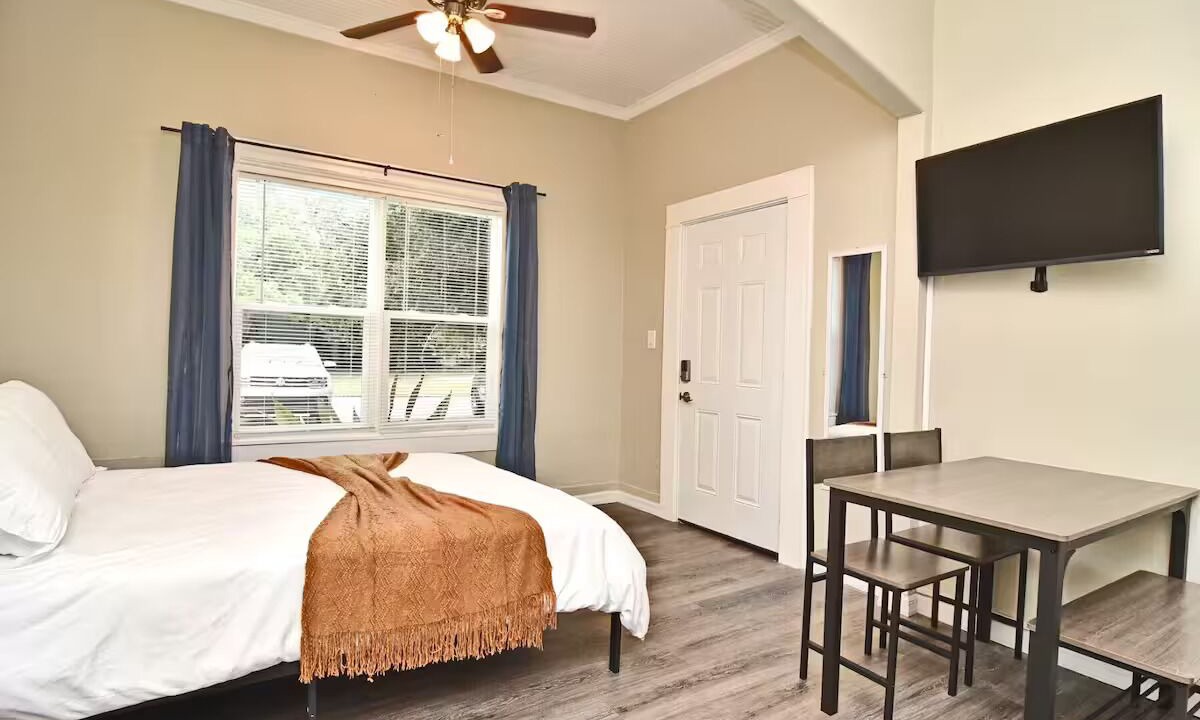 Photo of Bedroom in Winter Garden