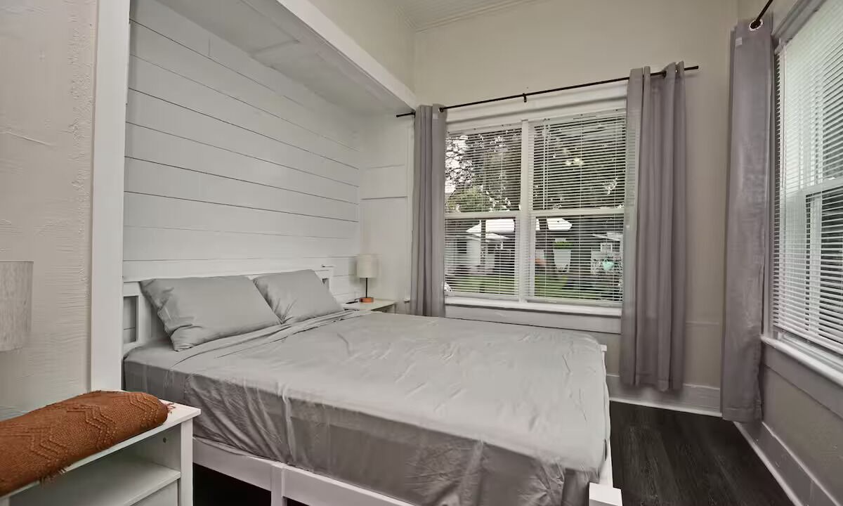 Photo of Bedroom in Winter Garden
