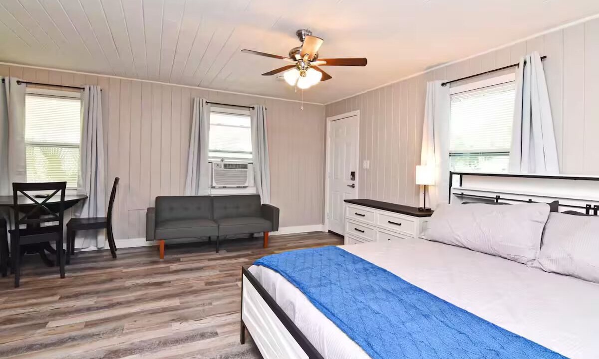 Photo of Bedroom in Winter Garden