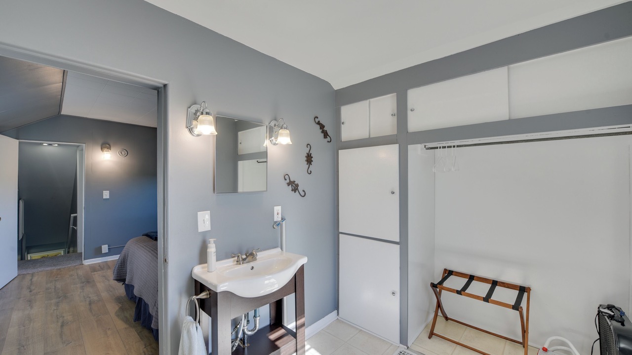 Photo of Bedroom in Central Lake
