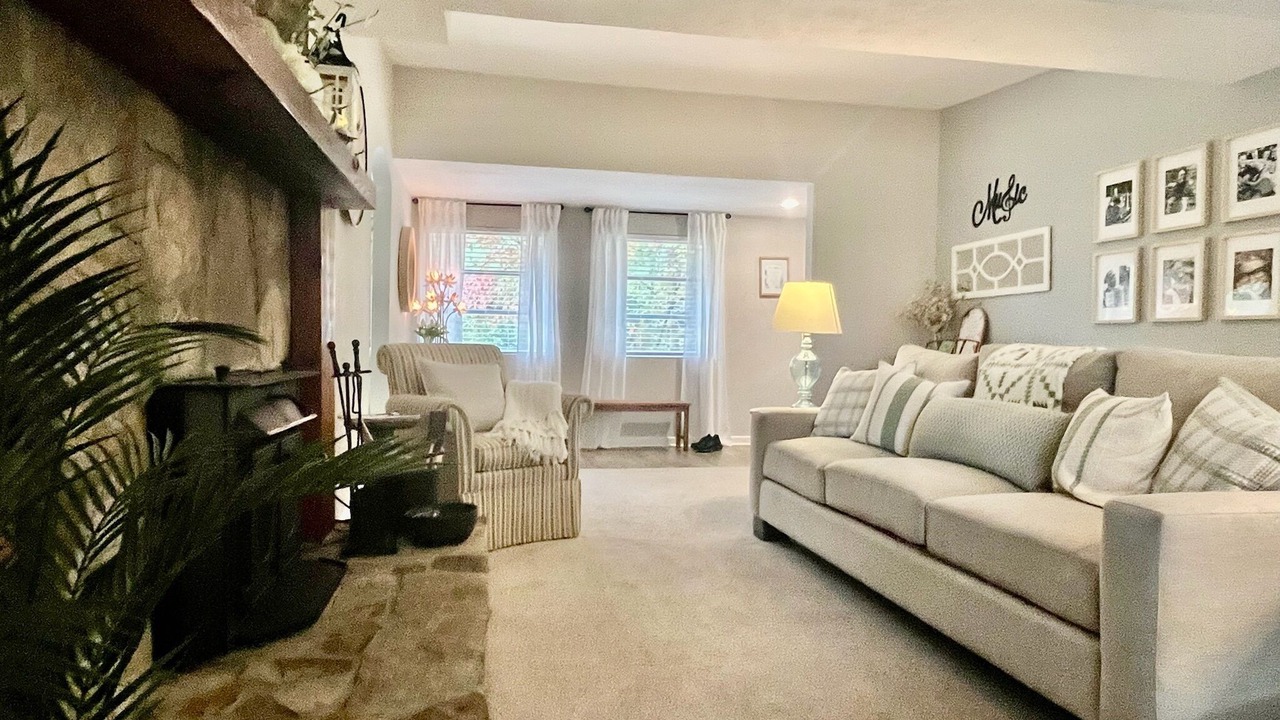 Photo of Livingroom in Warm Springs