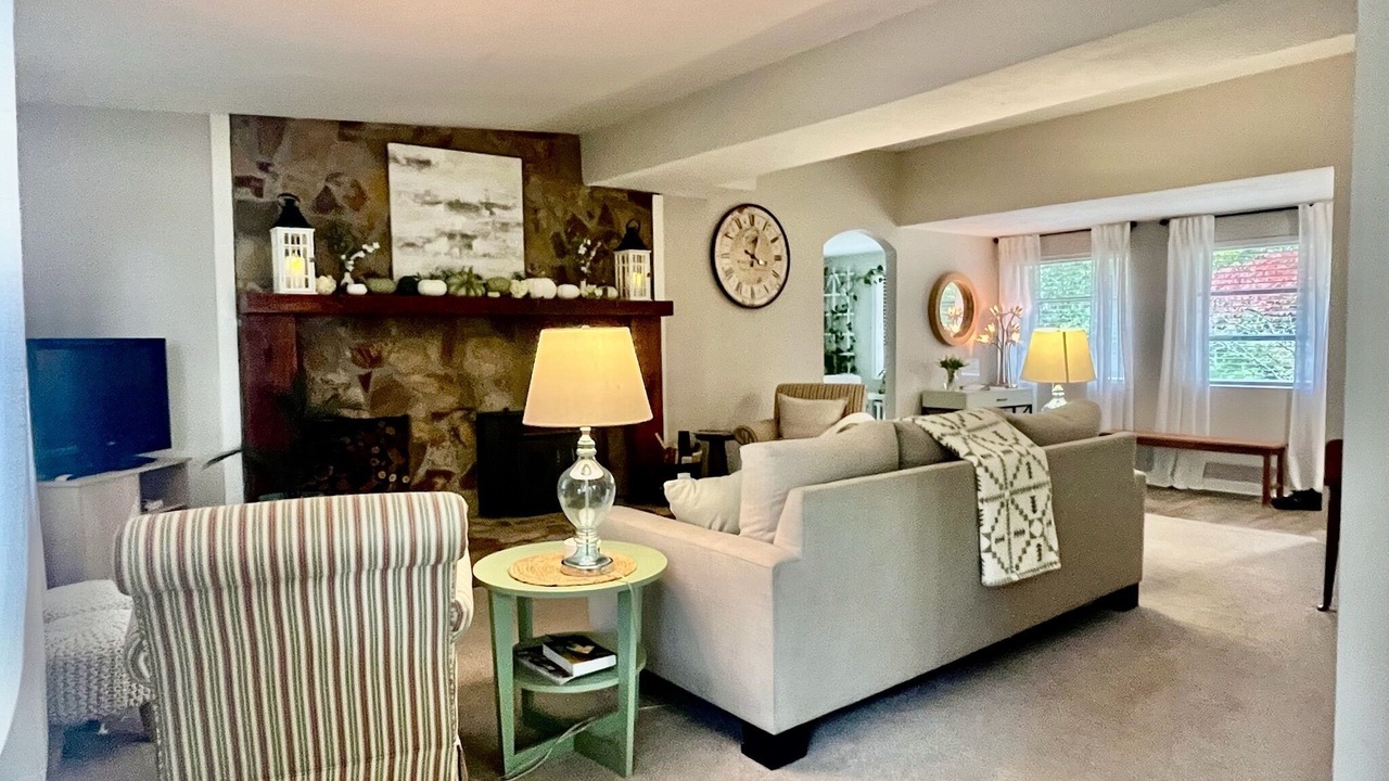 Photo of Livingroom in Warm Springs