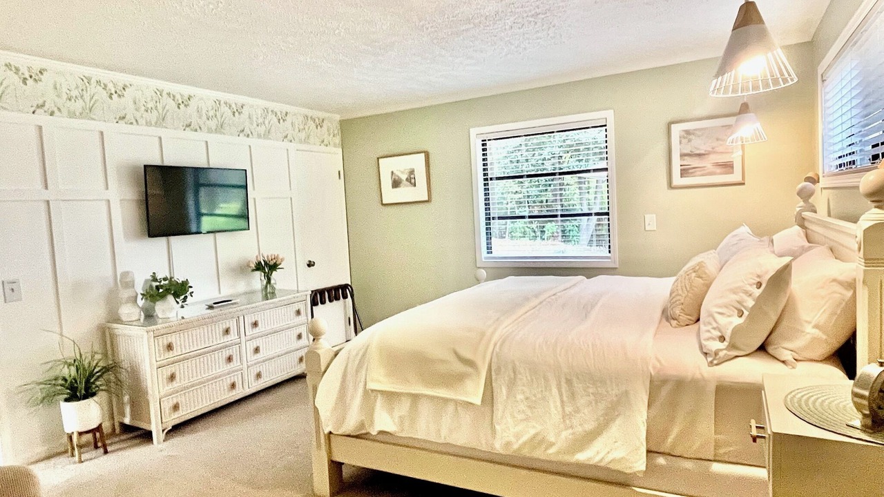 Photo of Bedroom in Warm Springs