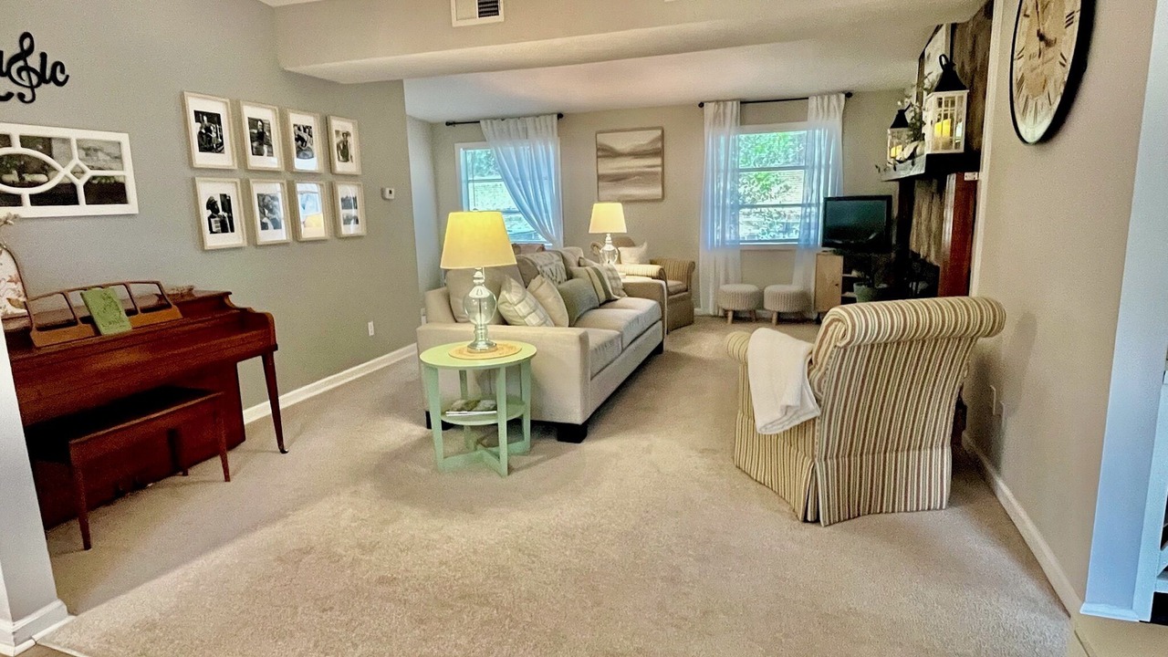 Photo of Livingroom in Warm Springs