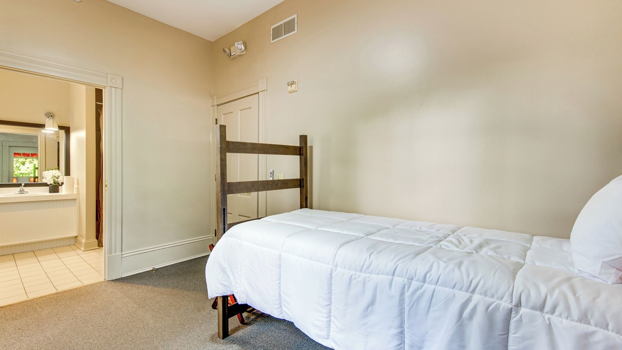 Photo of Bedroom in Decatur