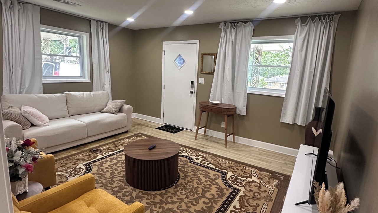 Photo of Livingroom in Buford Highway