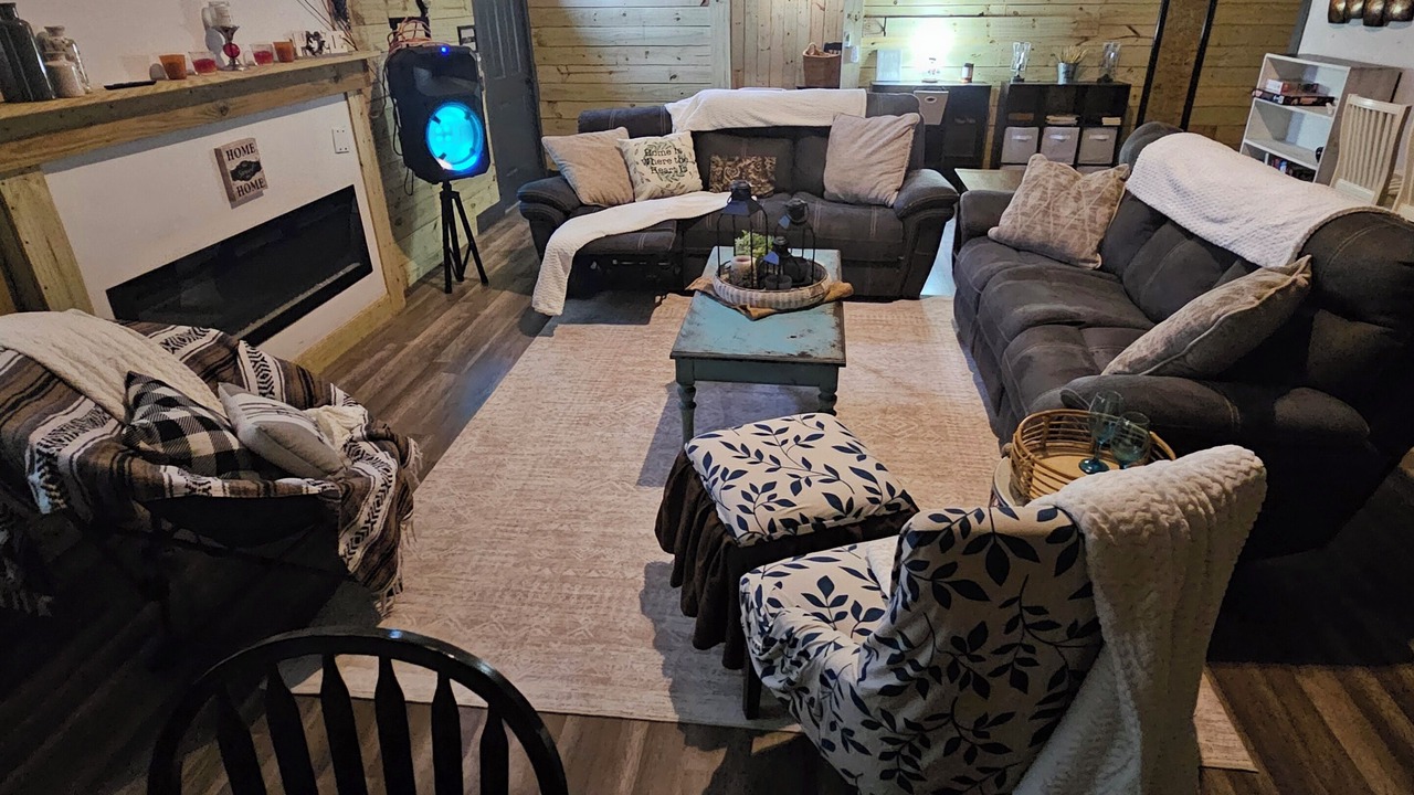 Photo of Livingroom in Charlton County