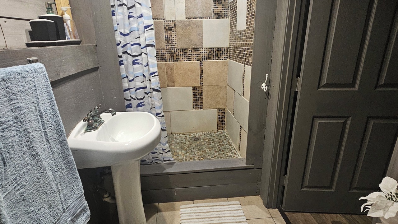 Photo of Bathroom in Charlton County