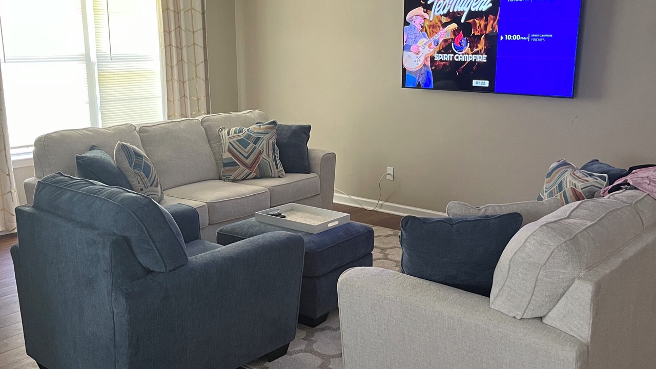 Photo of Livingroom in Midland City