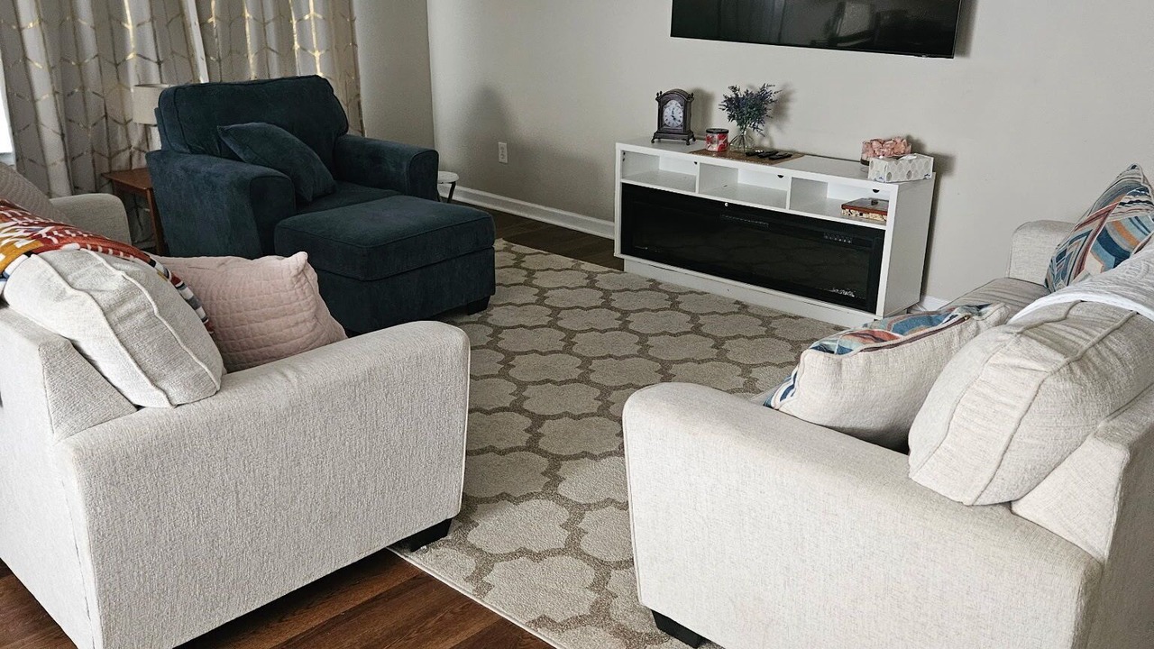 Photo of Livingroom in Midland City