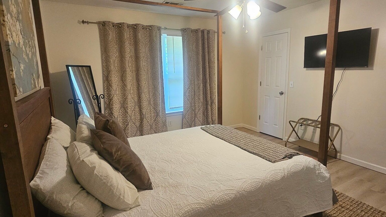Photo of Bedroom in Midland City