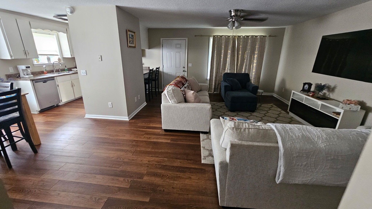 Photo of Livingroom in Midland City