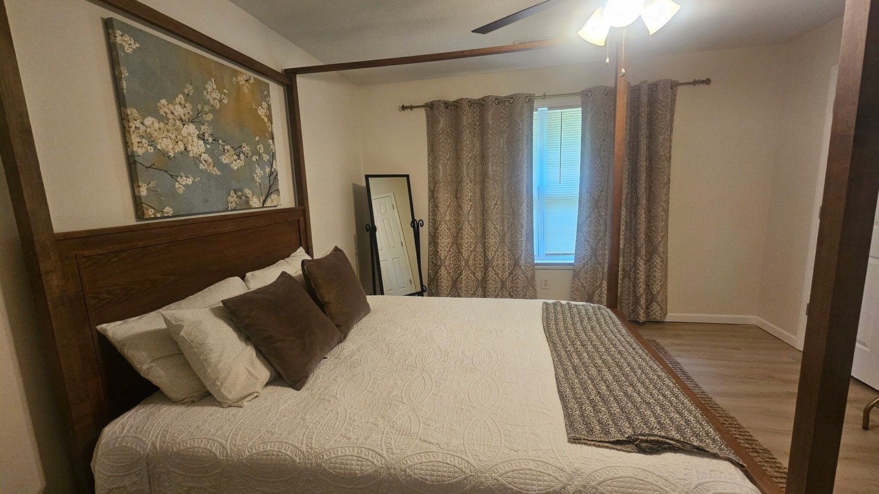 Photo of Bedroom in Midland City