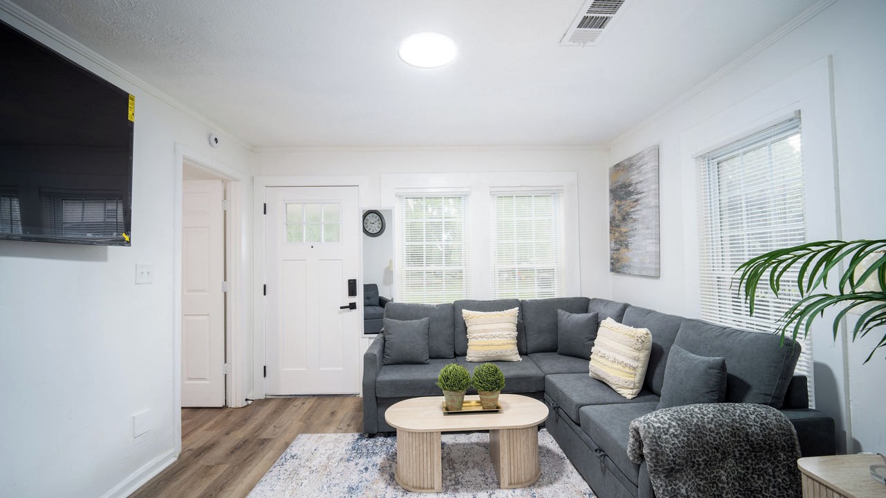 Photo of Livingroom in State College