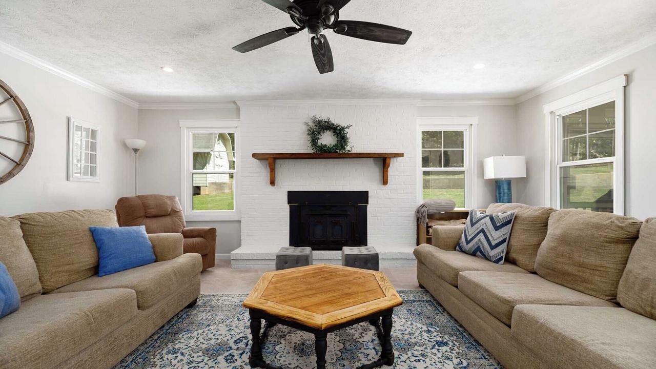 Photo of Livingroom in Fortson