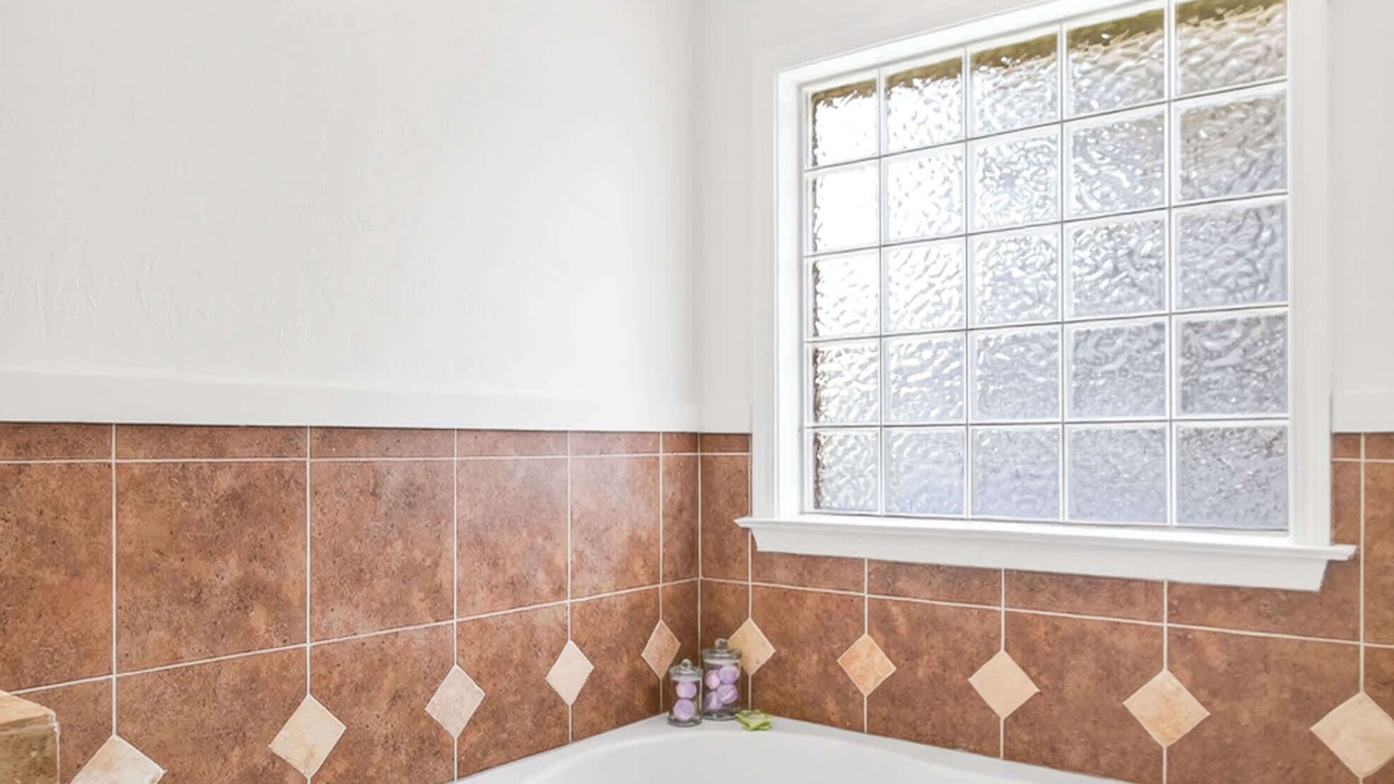 Photo of Bathroom in Gunter Afs