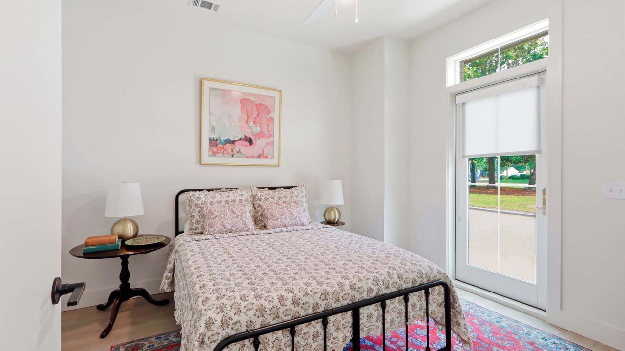 Photo of Bedroom in Metropolitan