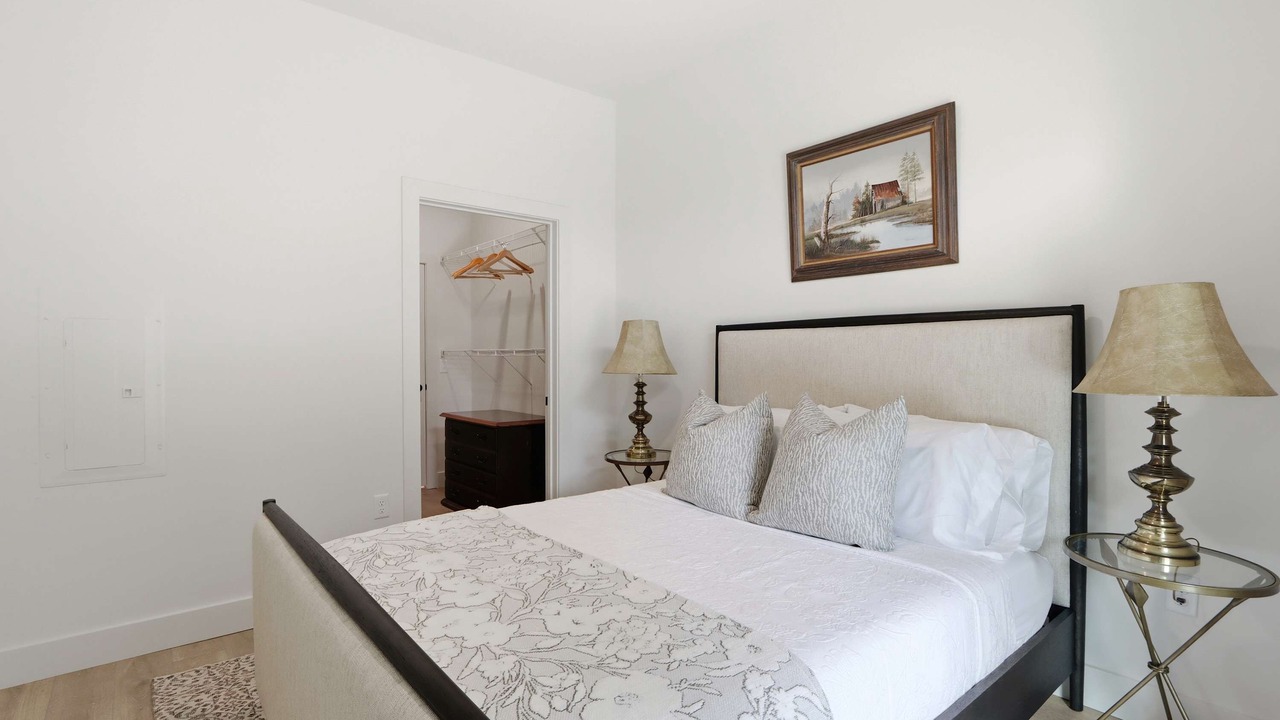 Photo of Bedroom in Metropolitan