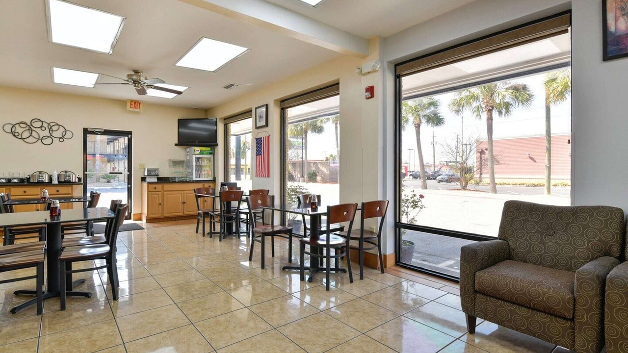 Photo of Livingroom in Lake Park